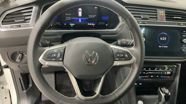 Certified 2024 Volkswagen Tiguan SE AWD/4WD image 15