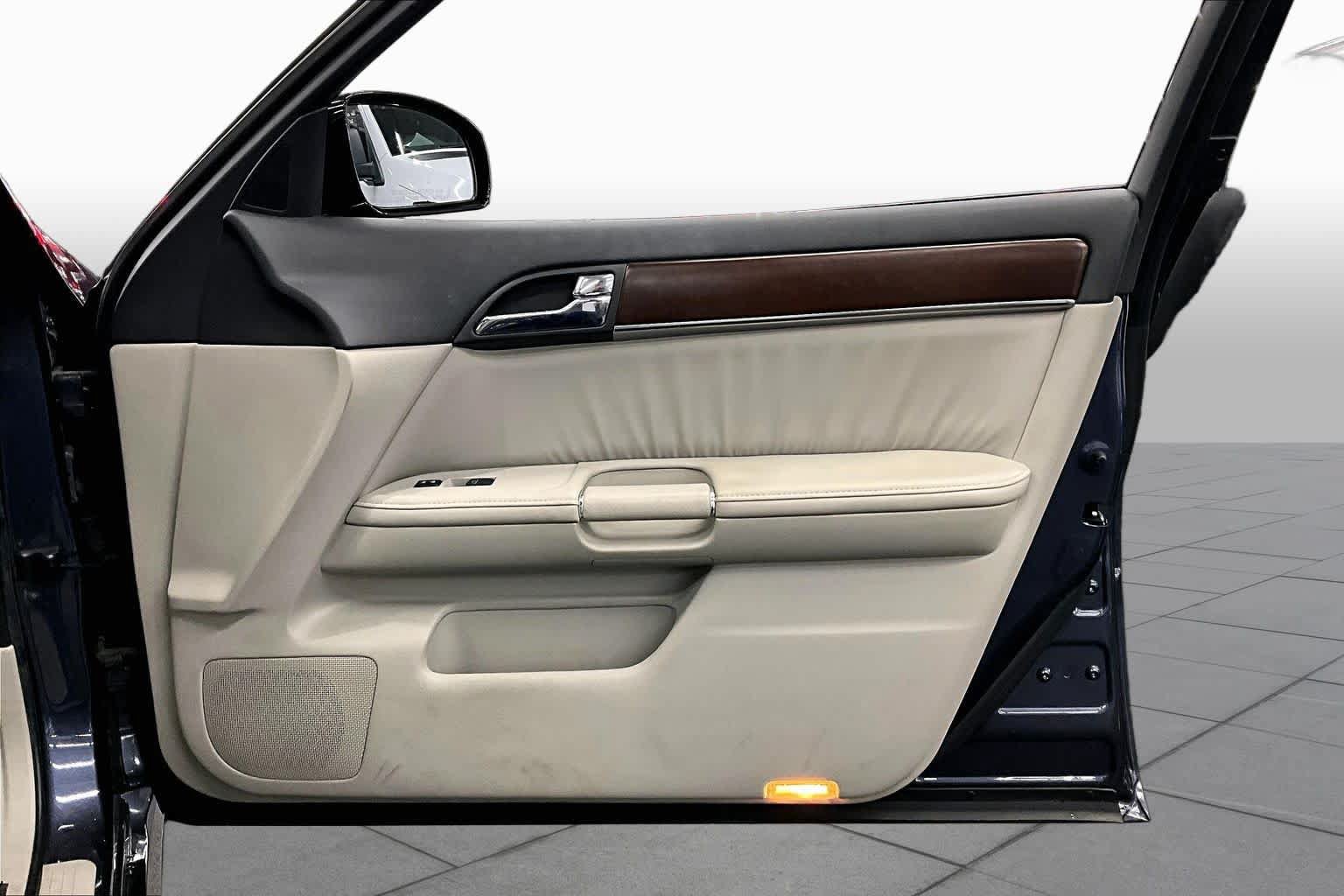 Used 2010 INFINITI M35 w/ Technology Pkg RWD image 22