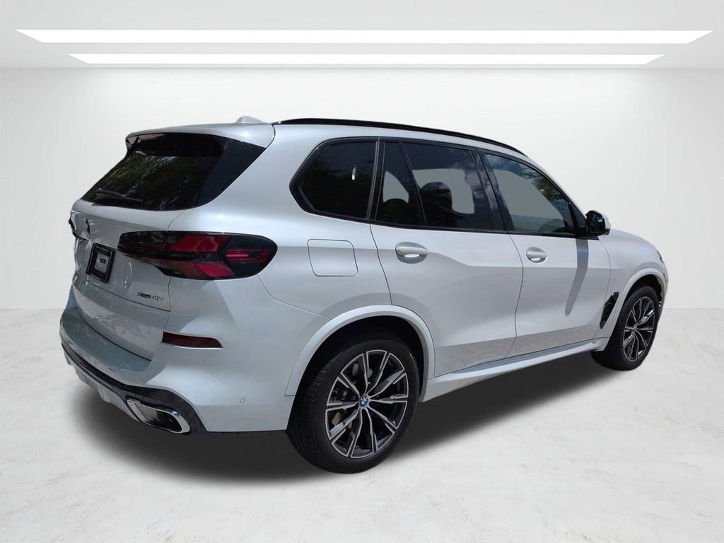 New 2026 BMW X5 xDrive40i w/ M Sport Package AWD/4WD image 4