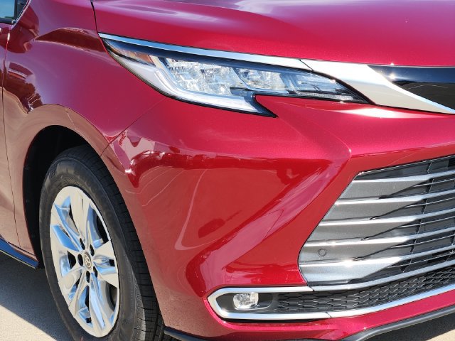 New 2026 Toyota Sienna Limited AWD/4WD image 7