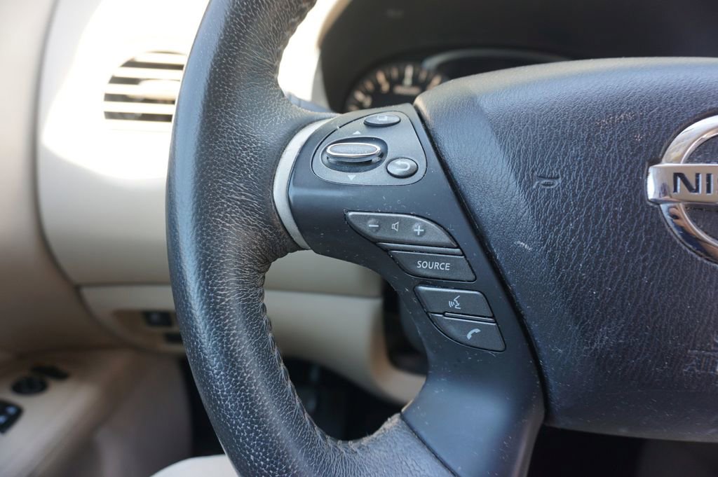 Used 2017 Nissan Pathfinder SV FWD image 7