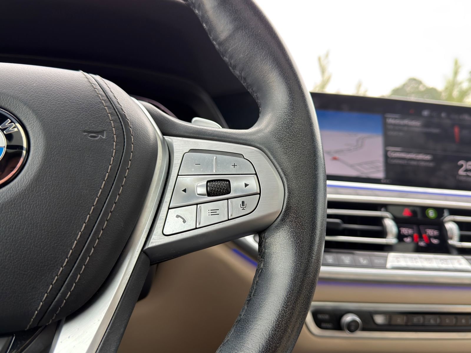 Used 2022 BMW X7 xDrive40i w/ Premium Package image 26