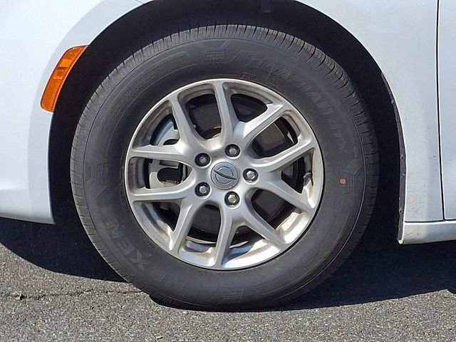 Used 2025 Chrysler Pacifica Select image 8