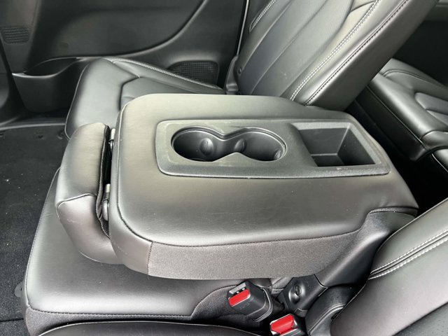 Used 2026 Chrysler Pacifica Select FWD image 11