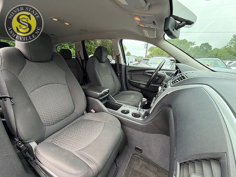 Used 2010 Chevrolet Traverse LT w/ Personal Connectivity Package FWD image 17