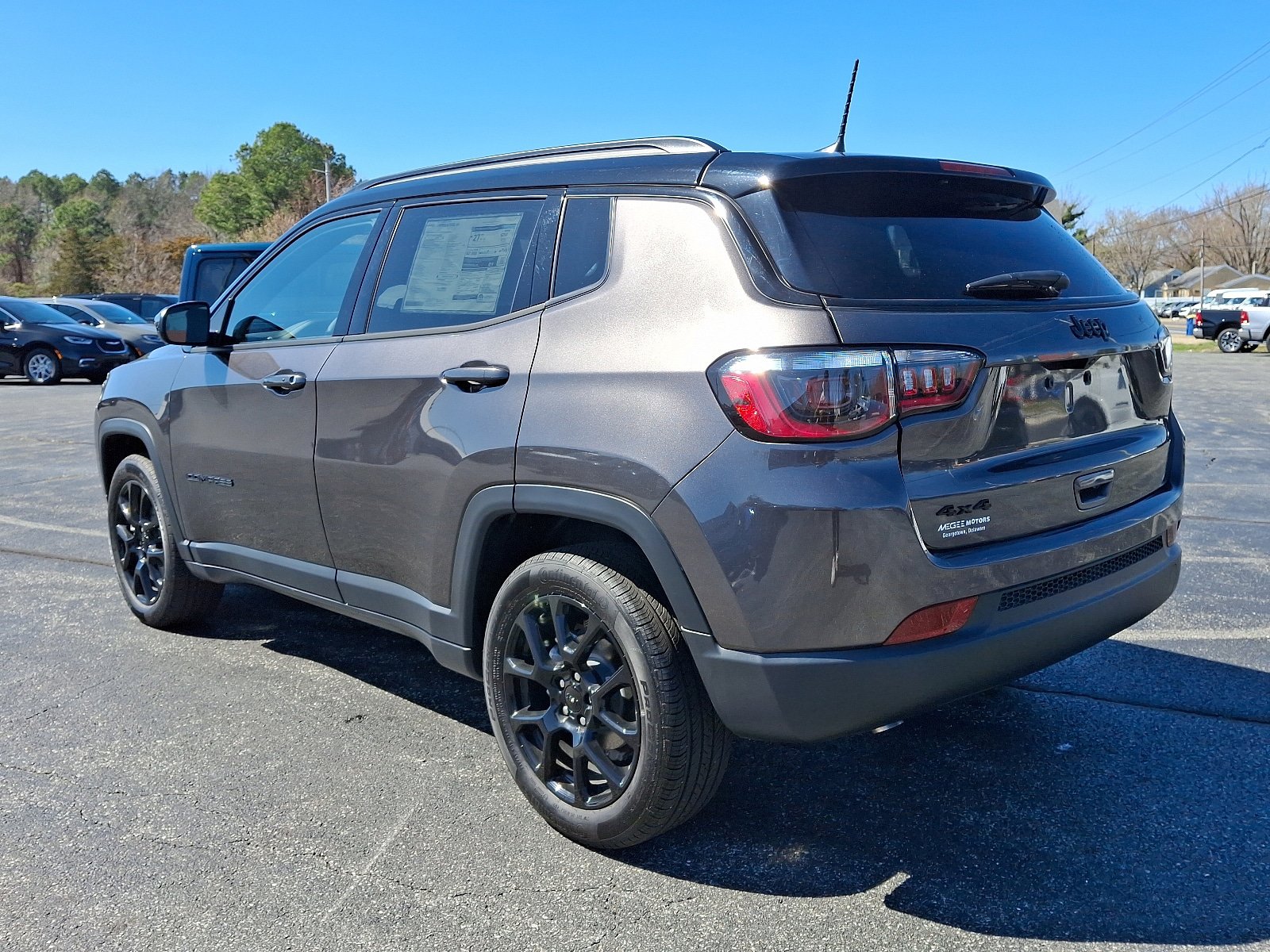 Used 2024 Jeep Compass Latitude w/ Convenience Group image 4