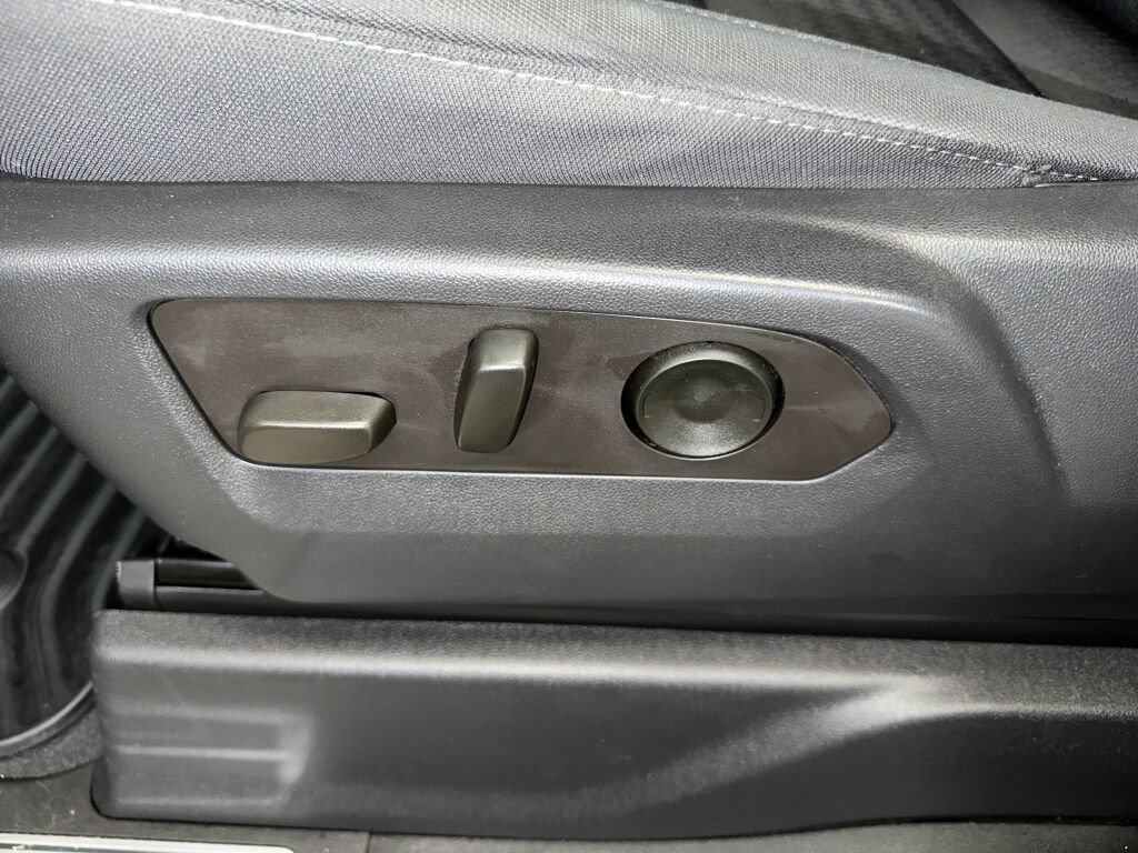 Used 2023 Chevrolet Silverado 1500 LT image 6