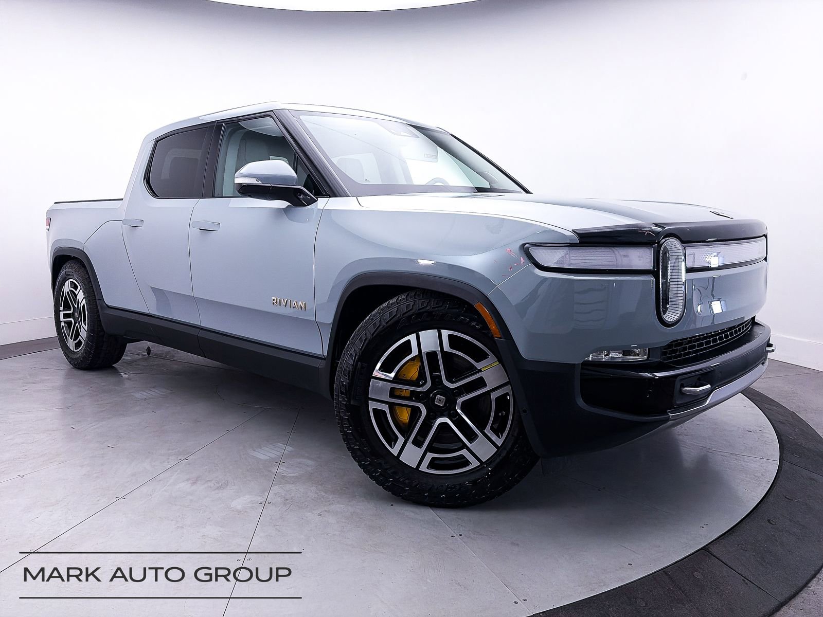 Used 2023 Rivian R1T Adventure AWD/4WD image 1
