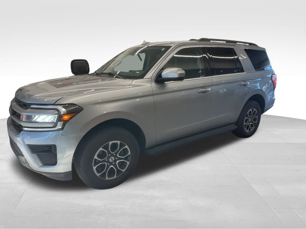 Used 2024 Ford Expedition XLT image 2
