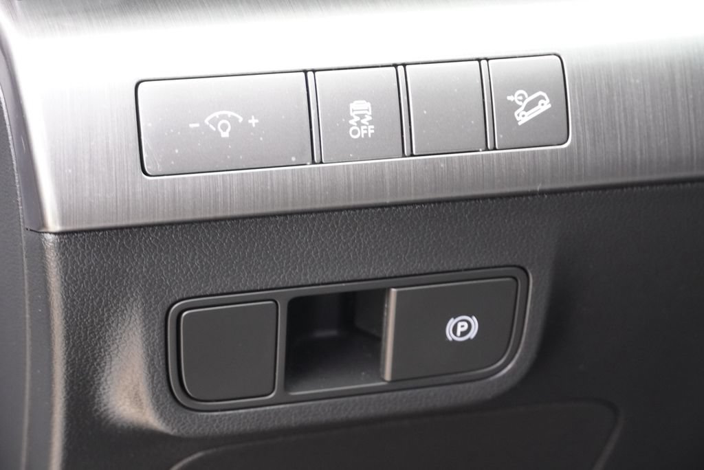 Used 2025 Hyundai Kona SEL FWD image 21