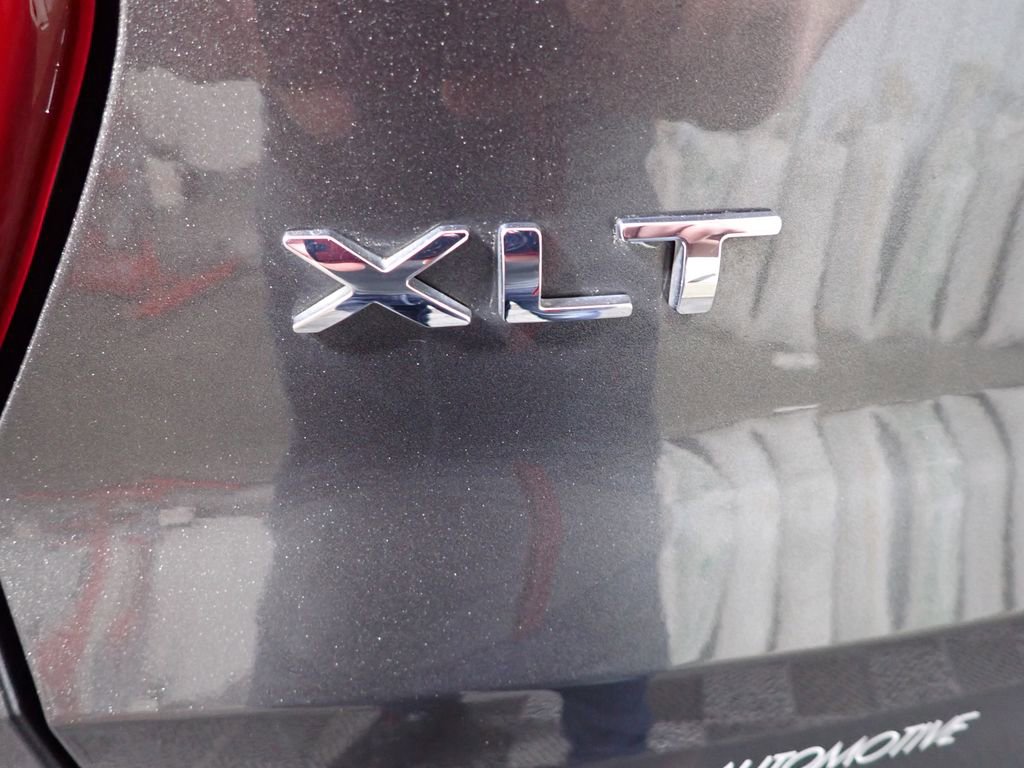 Used 2017 Ford Explorer XLT w/ Equipment Group 202A image 16