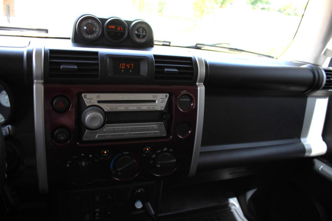 Used 2007 Toyota FJ Cruiser 4WD image 9