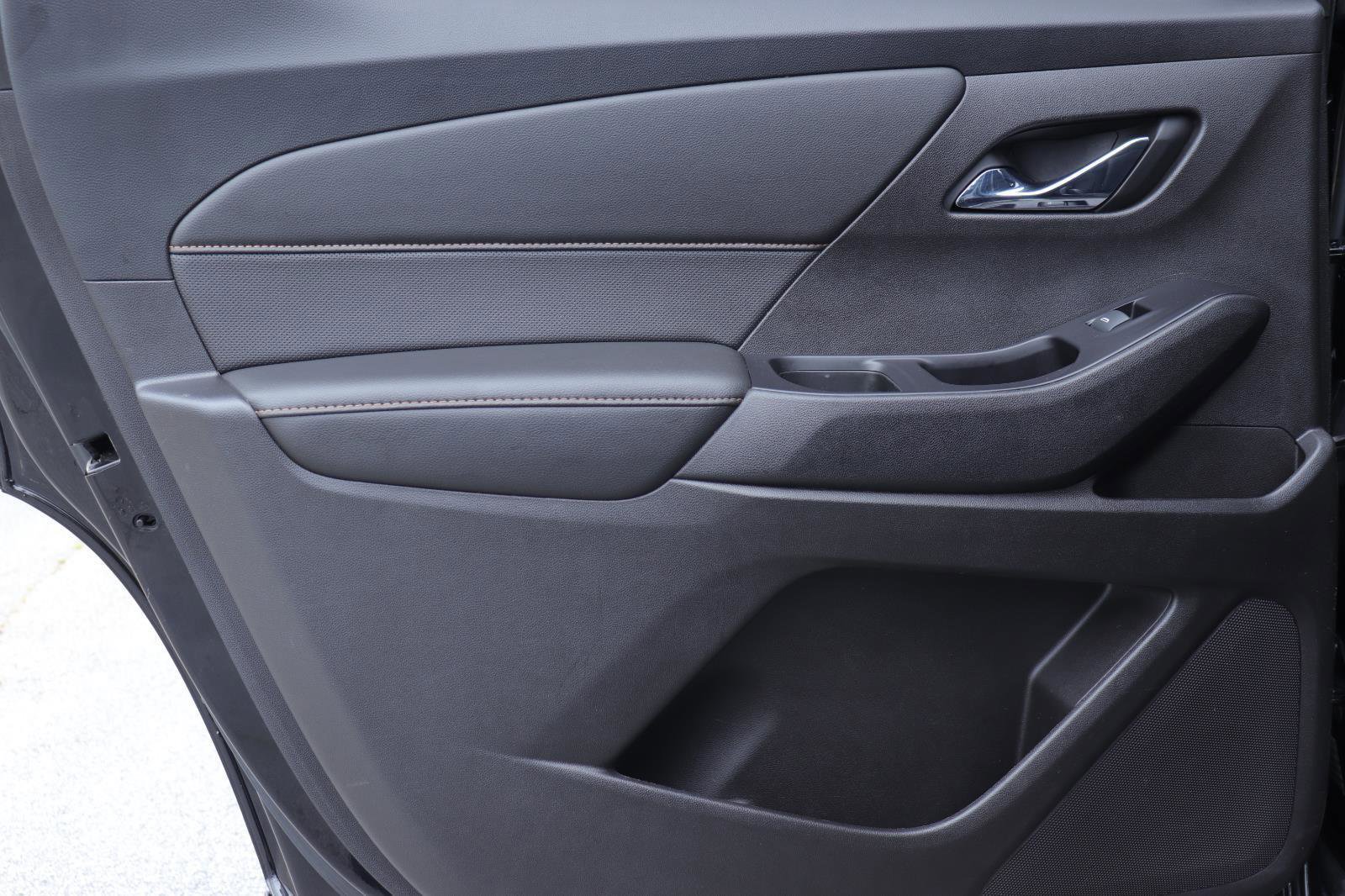 Used 2019 Chevrolet Traverse Premier w/ Driver Confidence II Package FWD image 12
