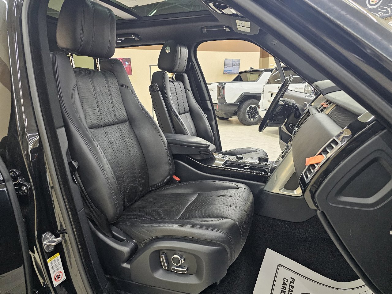 Used 2016 Land Rover Range Rover HSE image 21