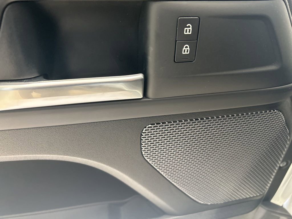 Certified 2022 Land Rover Defender 110 image 3