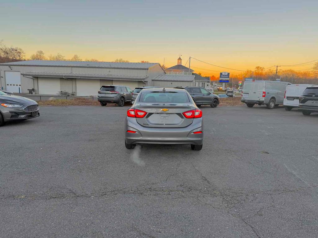 Used 2018 Chevrolet Cruze LT w/ Convenience Package image 6