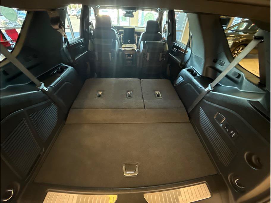 Used 2025 GMC Yukon Denali AWD/4WD image 45
