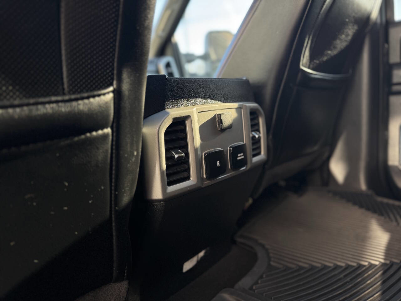 Used 2019 Ford F250 Lariat w/ Lariat Ultimate Package image 37