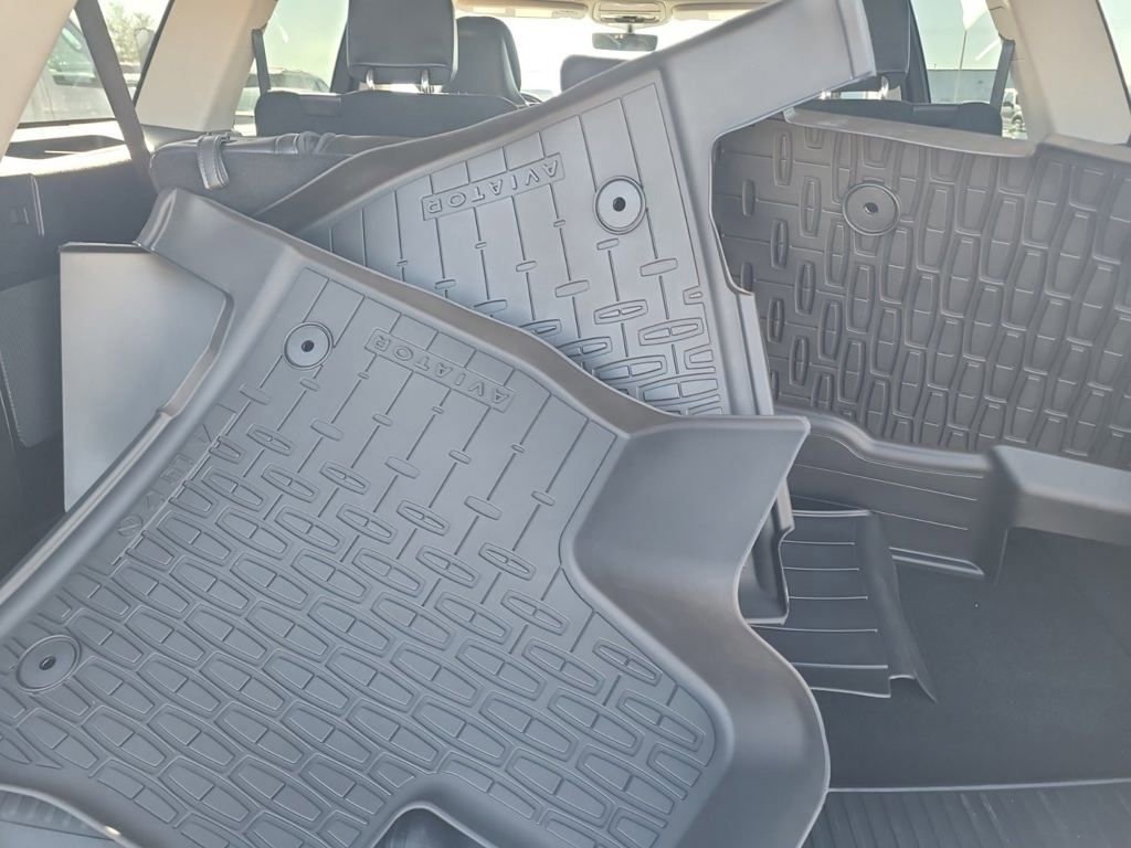 Used 2023 Lincoln Aviator Reserve w/ Equipment Group 201A image 8