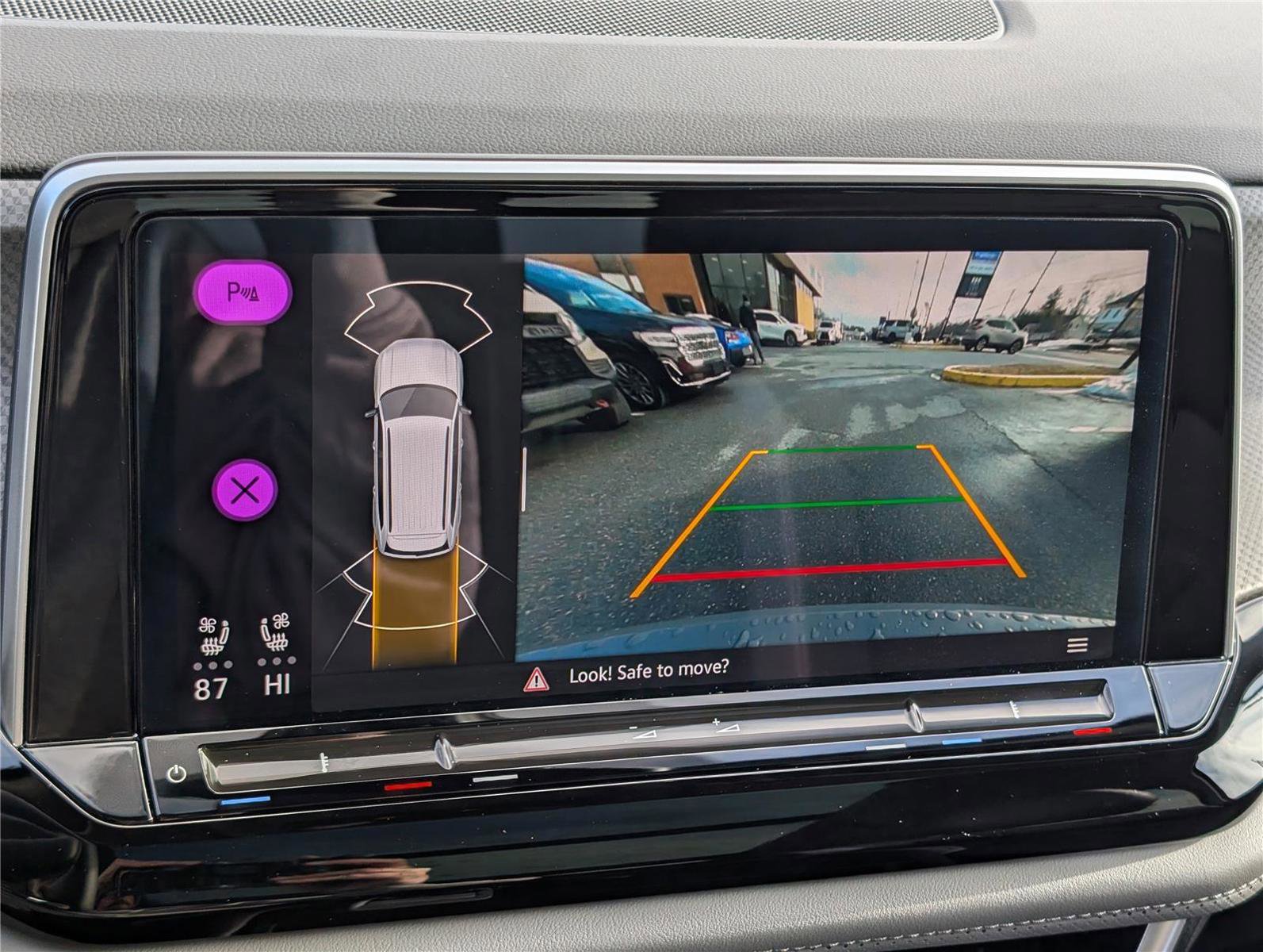 Used 2024 Volkswagen Atlas Peak Edition SE image 32