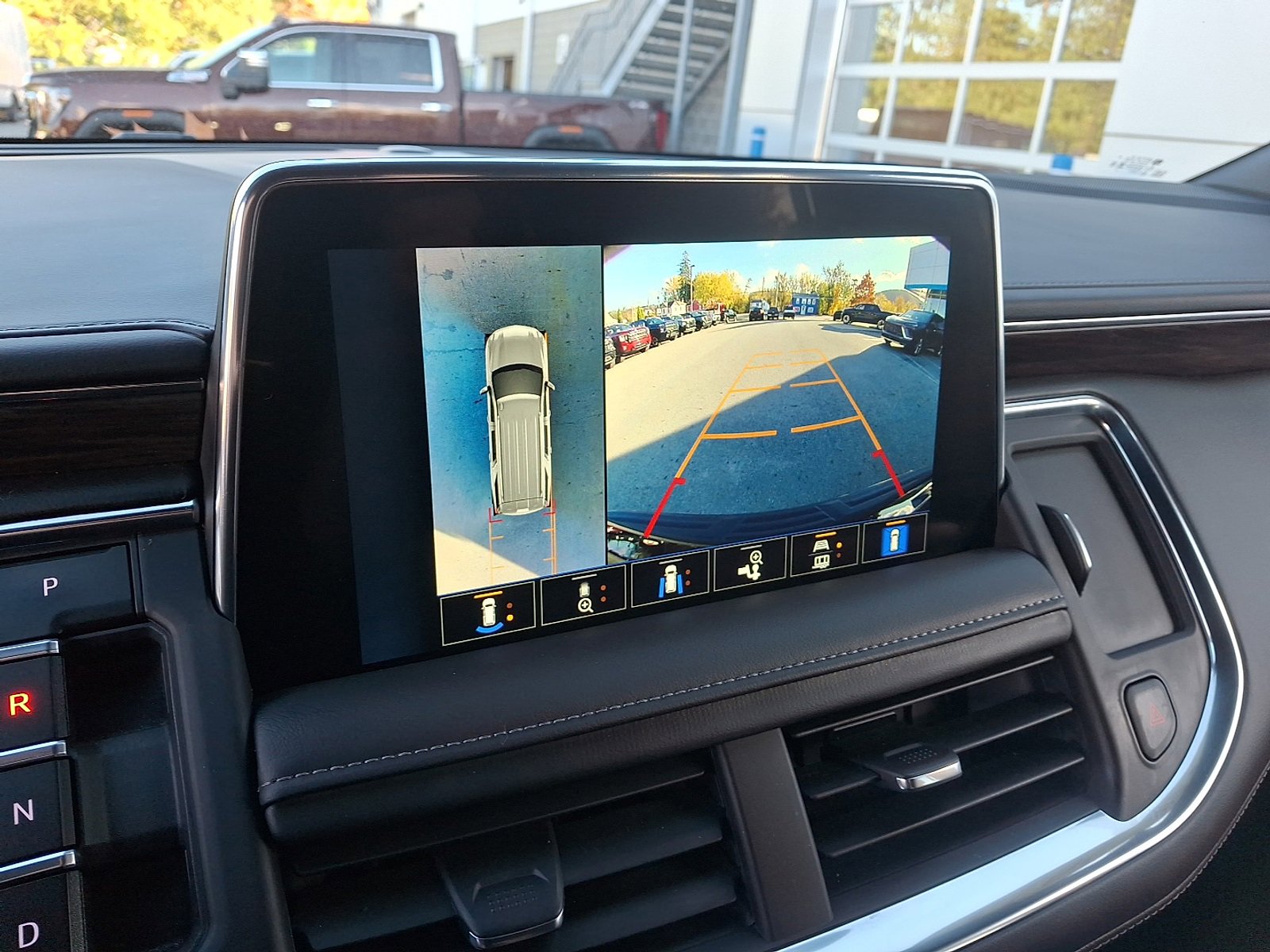 Used 2023 Chevrolet Tahoe Z71 w/ Luxury Package image 20