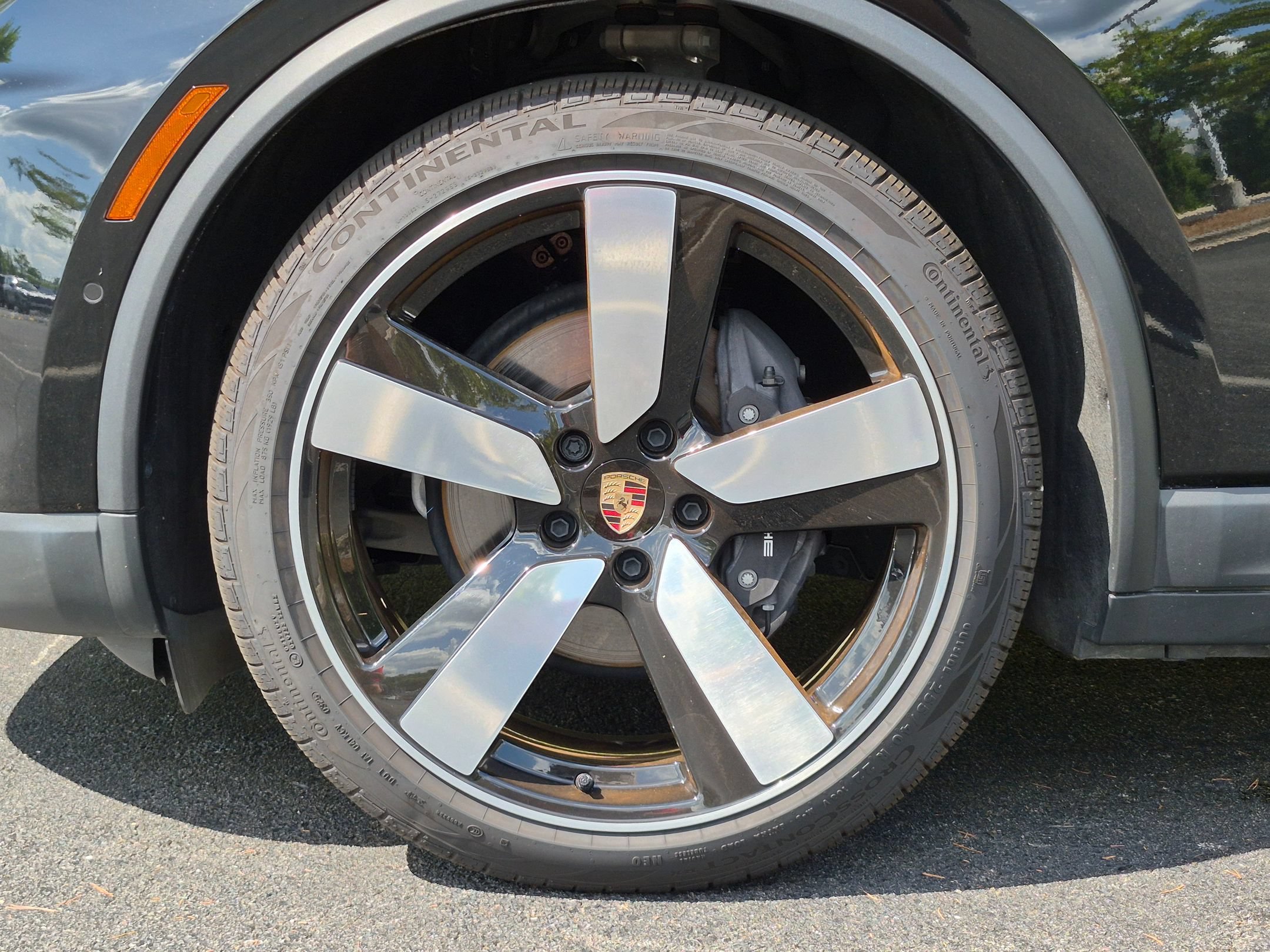 Certified 2025 Porsche Macan 4 Electric AWD/4WD image 38