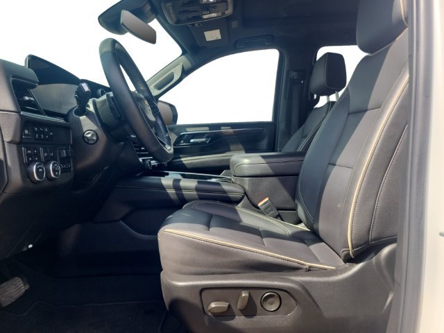Used 2025 Chevrolet Suburban Premier w/ Sun And Tow Package AWD/4WD image 11
