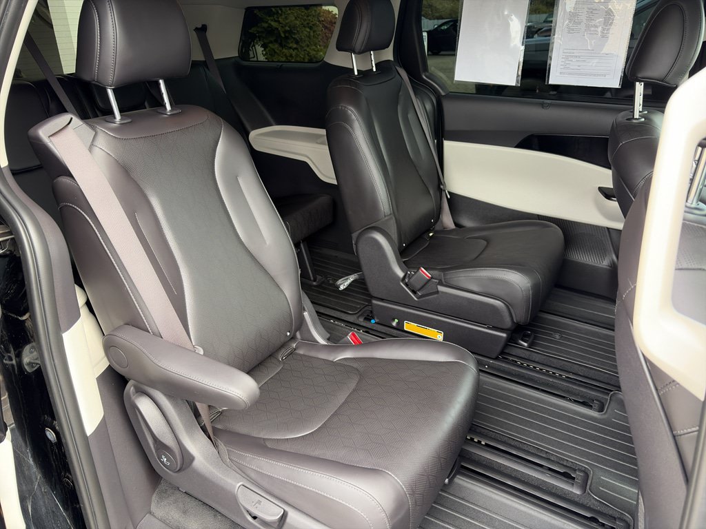 Used 2023 Kia Carnival SX FWD image 24