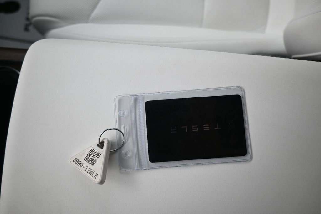 Used 2023 Tesla Model X image 21