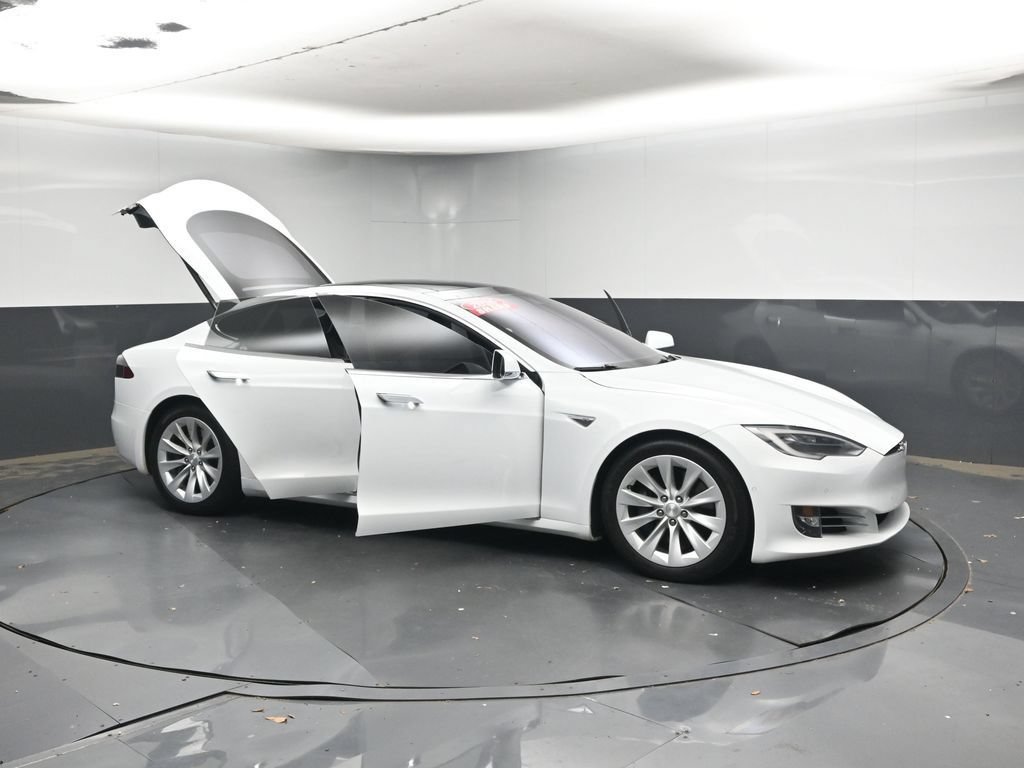 Used 2016 Tesla Model S 60D AWD/4WD image 41