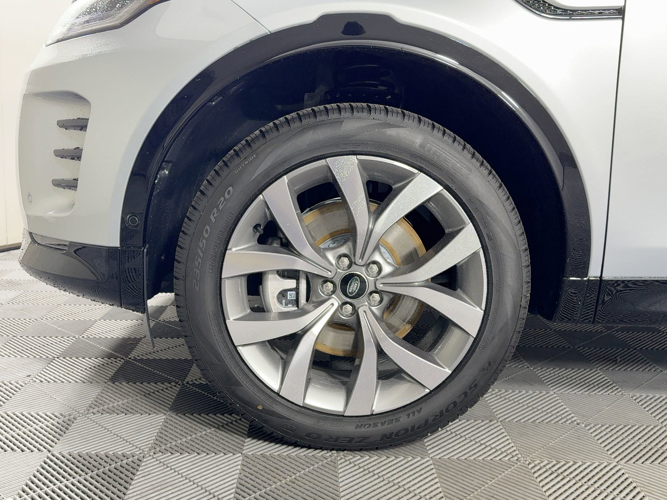 New 2026 Land Rover Discovery Sport Landmark image 12