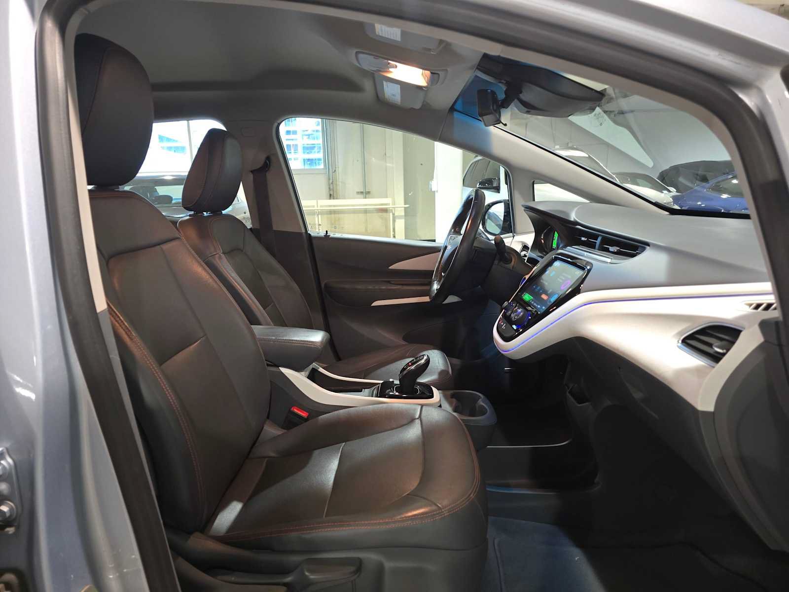 Used 2017 Chevrolet Bolt Premier w/ Driver Confidence II Package FWD image 10