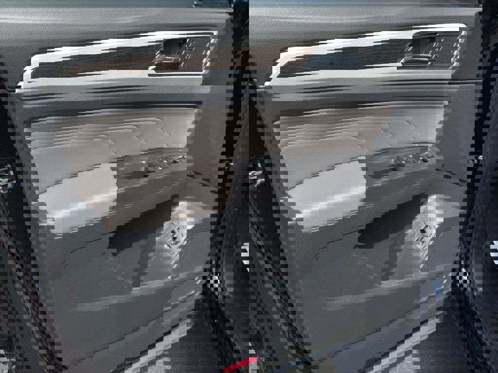 Used 2023 Volkswagen Atlas SE image 9