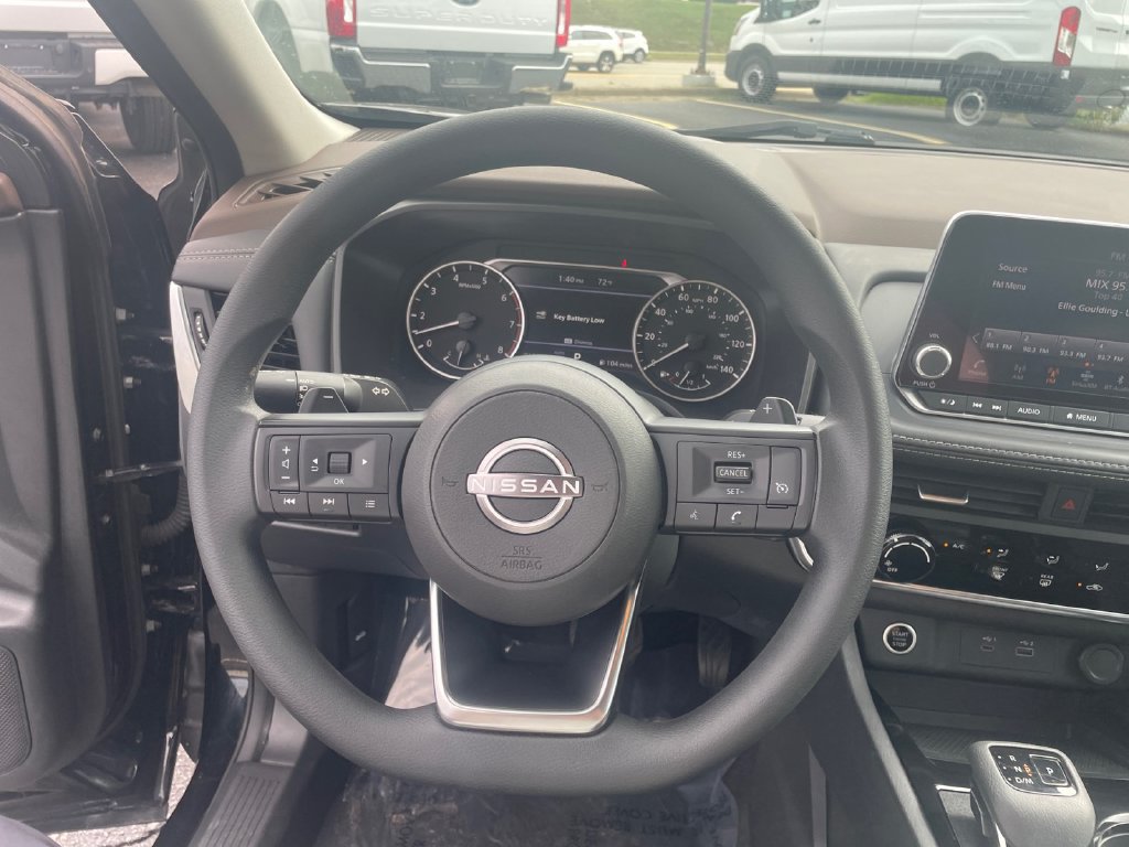 Used 2023 Nissan Rogue S AWD/4WD image 18