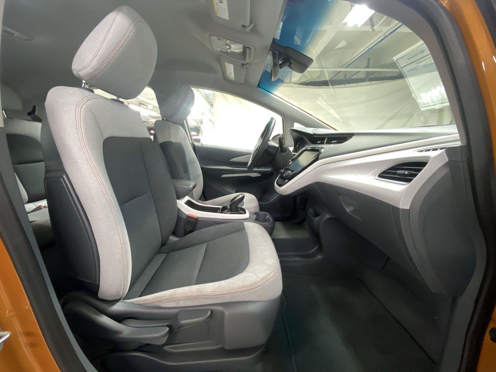 Used 2017 Chevrolet Bolt LT FWD image 28