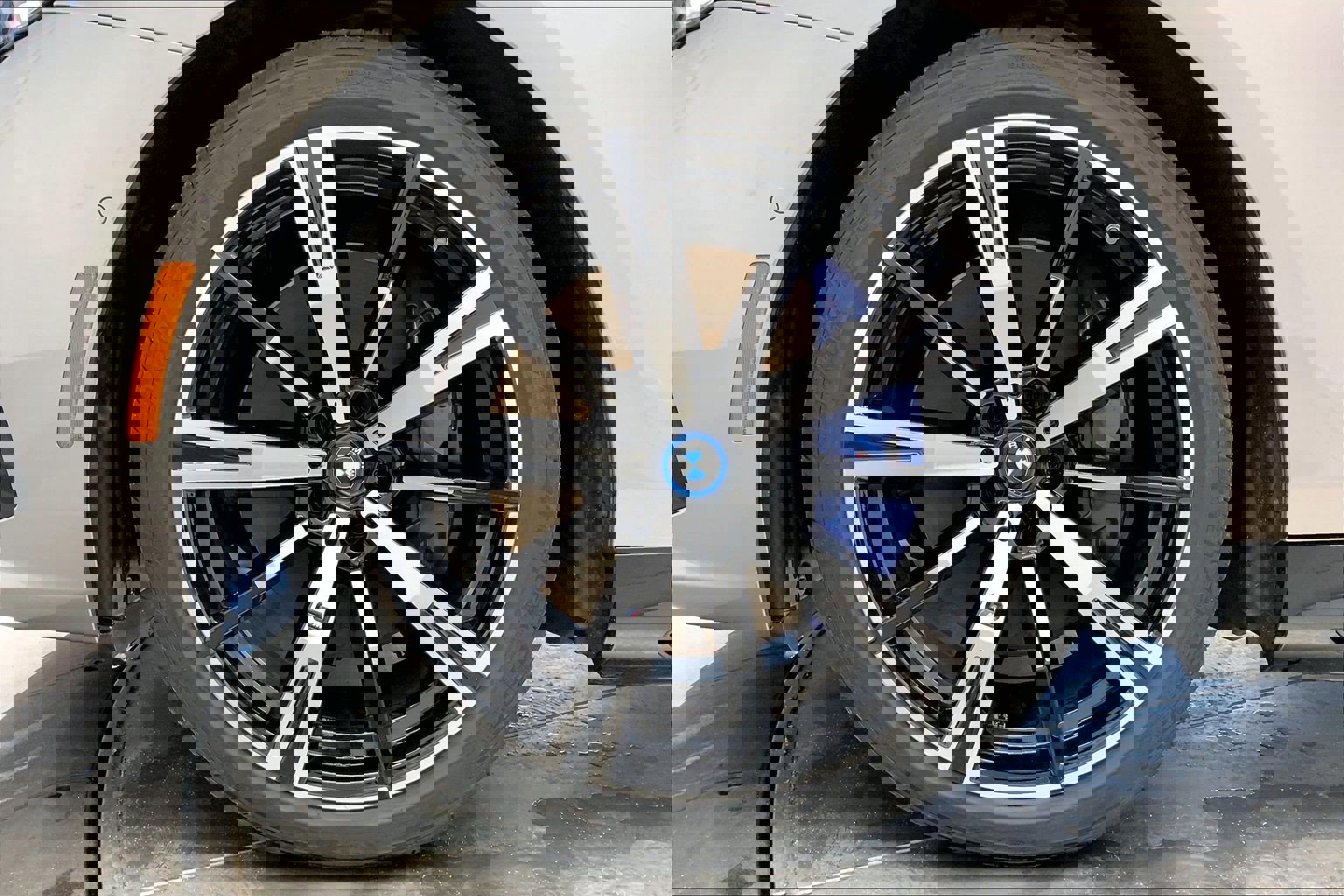 Used 2024 BMW i5 M60 w/ Premium Package image 9