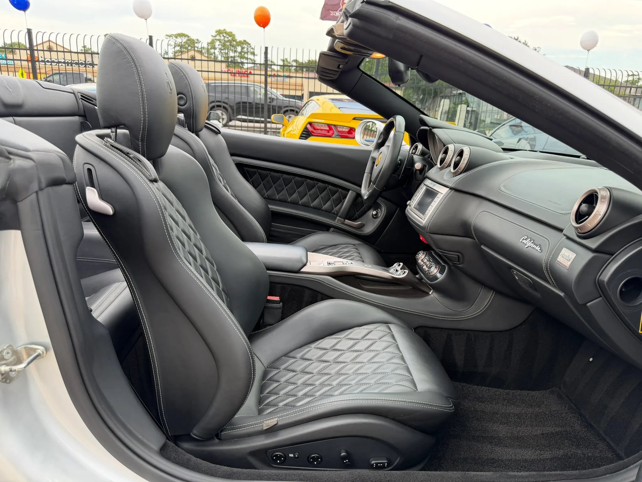Used 2010 Ferrari California RWD image 22