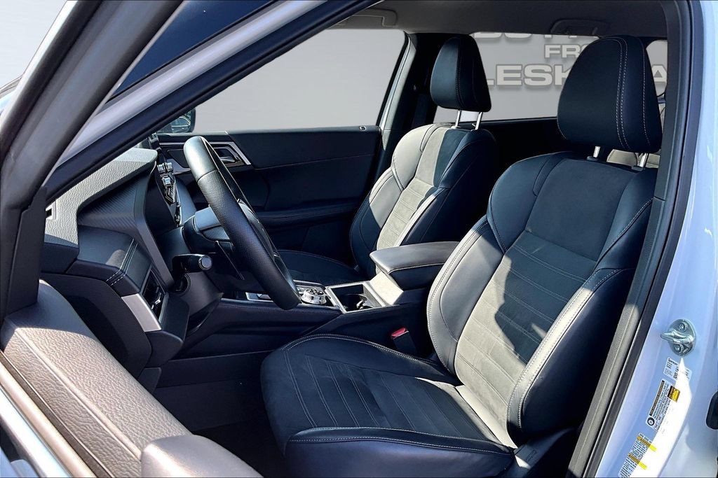 Used 2024 Mitsubishi Outlander 4WD Plug-In Hybrid image 24