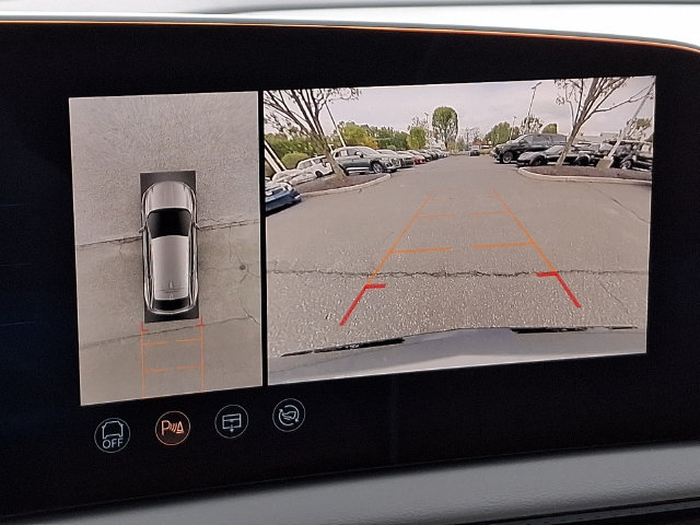 Certified 2025 Cadillac Optiq Luxury 2 AWD/4WD image 17