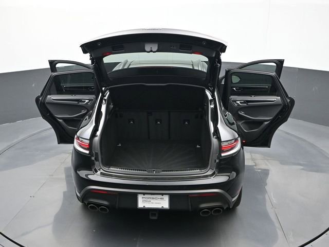 Certified 2025 Porsche Macan AWD/4WD image 28