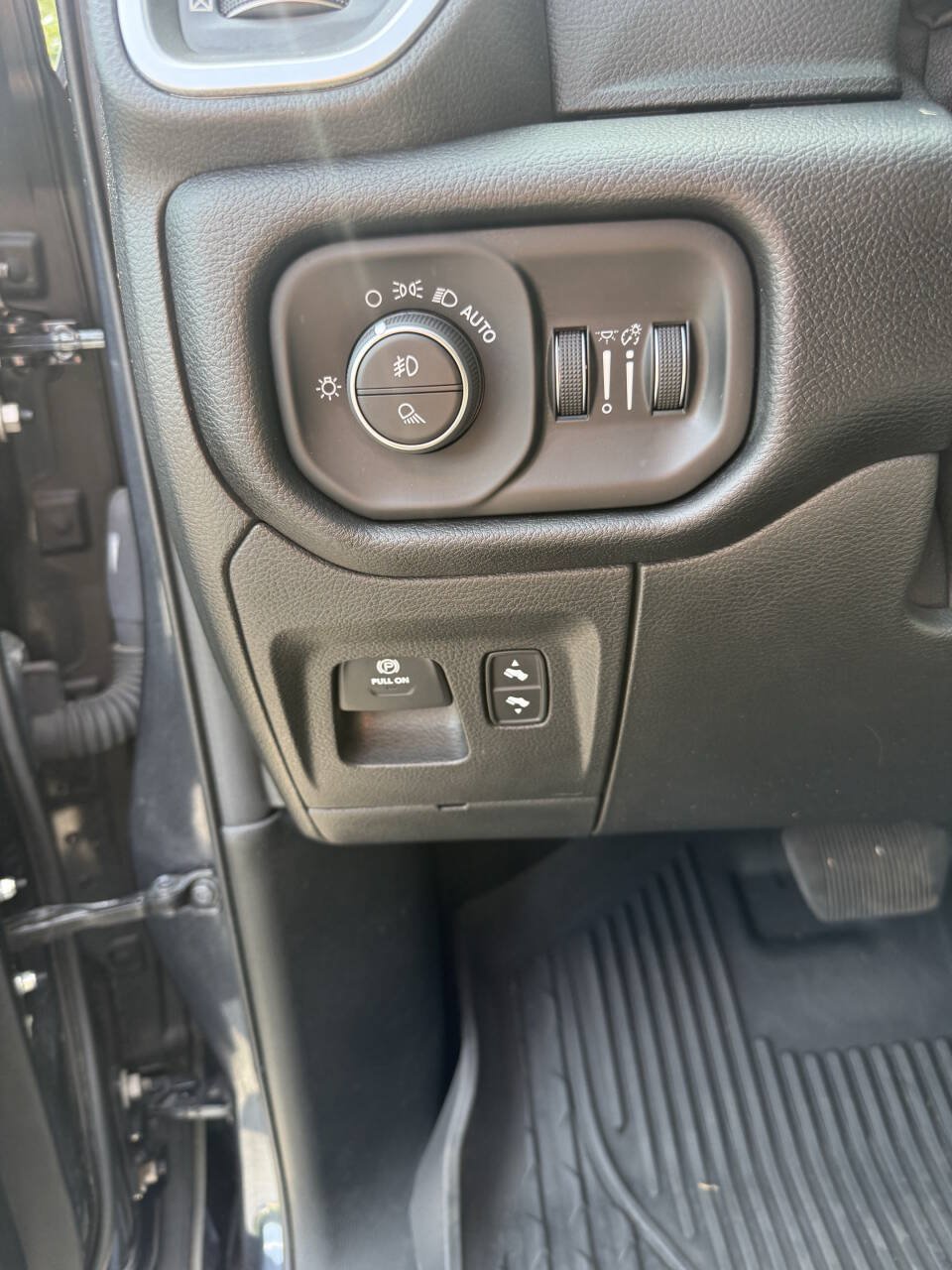 Used 2019 RAM 1500 Big Horn AWD/4WD image 9