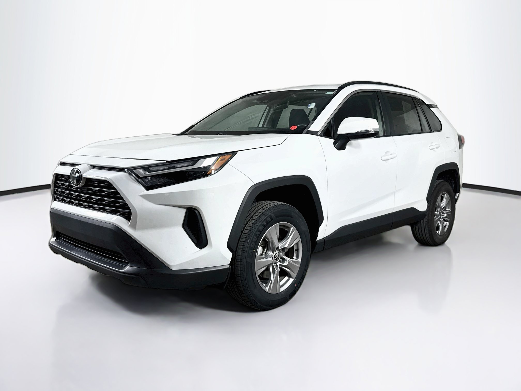 Used 2022 Toyota RAV4 XLE w/ Convenience Package FWD image 4