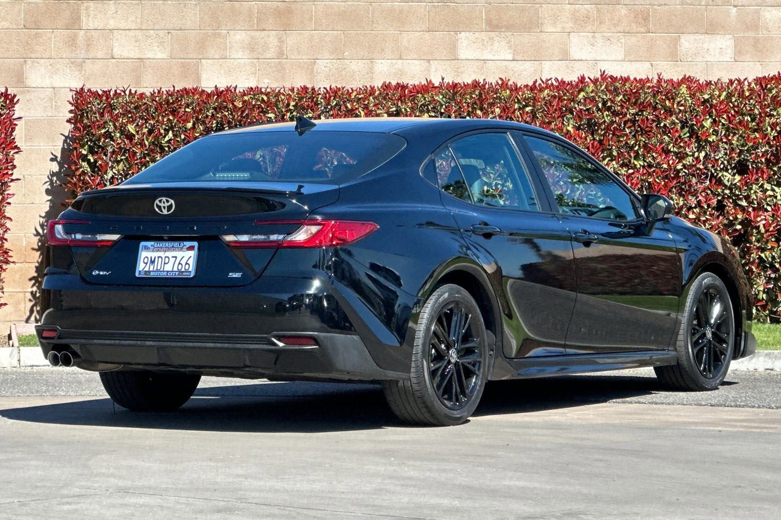 Used 2025 Toyota Camry SE image 4