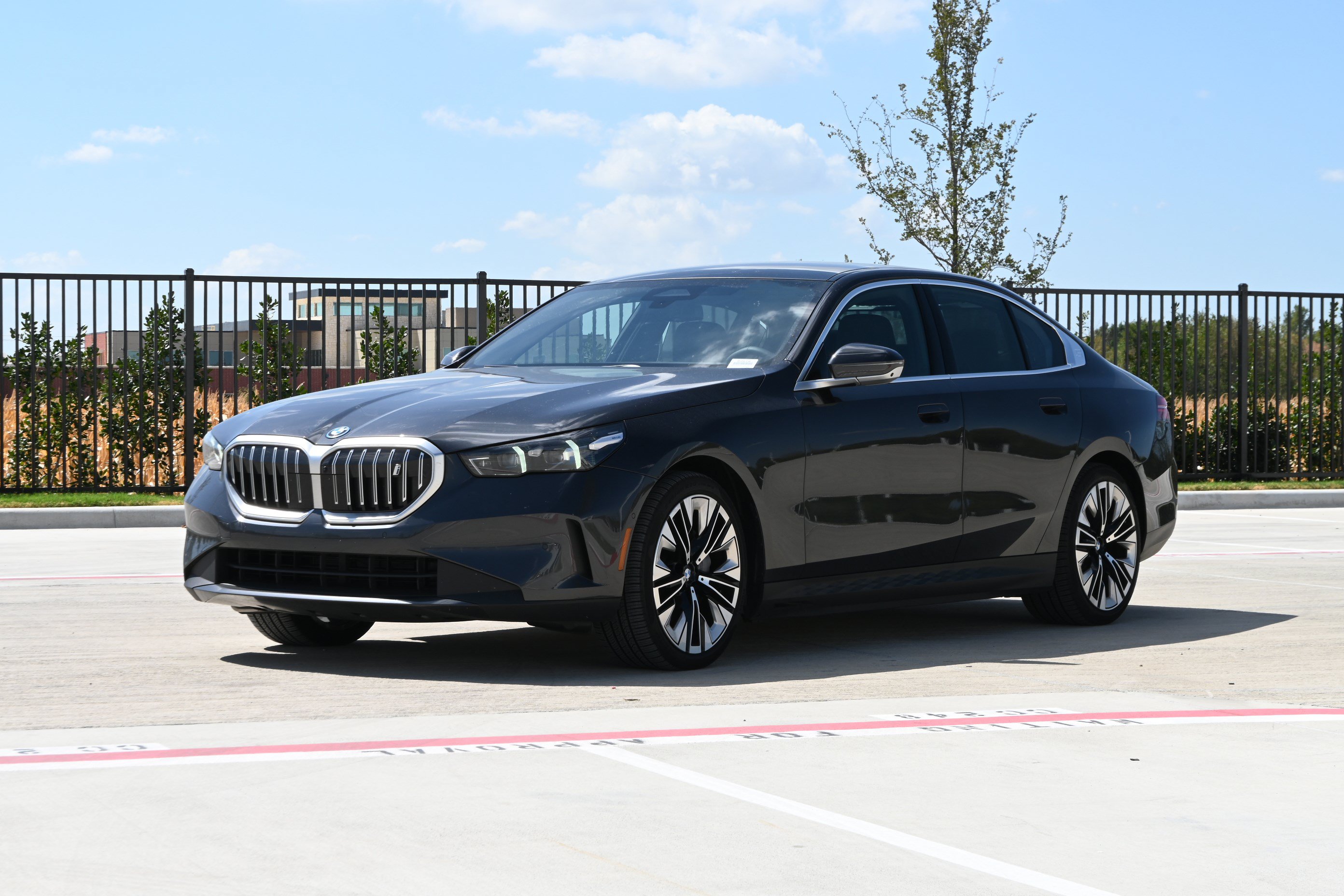 Certified 2026 BMW i5 eDrive40 AWD/4WD image 5