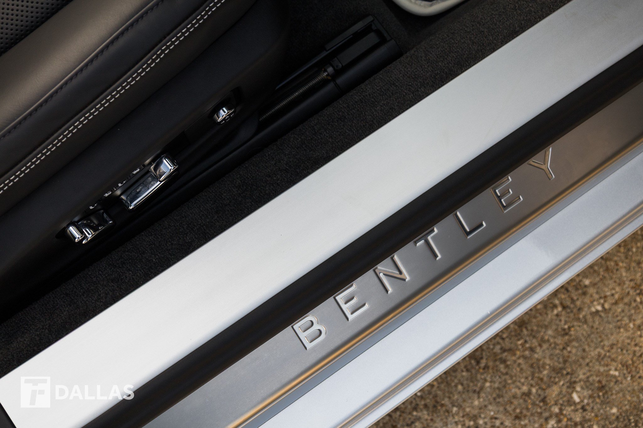 Used 2023 Bentley Continental GT V8 image 34
