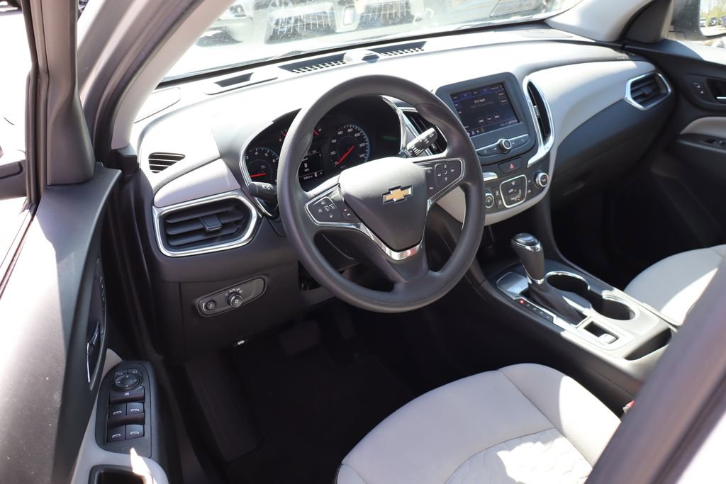 Used 2020 Chevrolet Equinox LS w/ LS Convenience Package FWD image 12