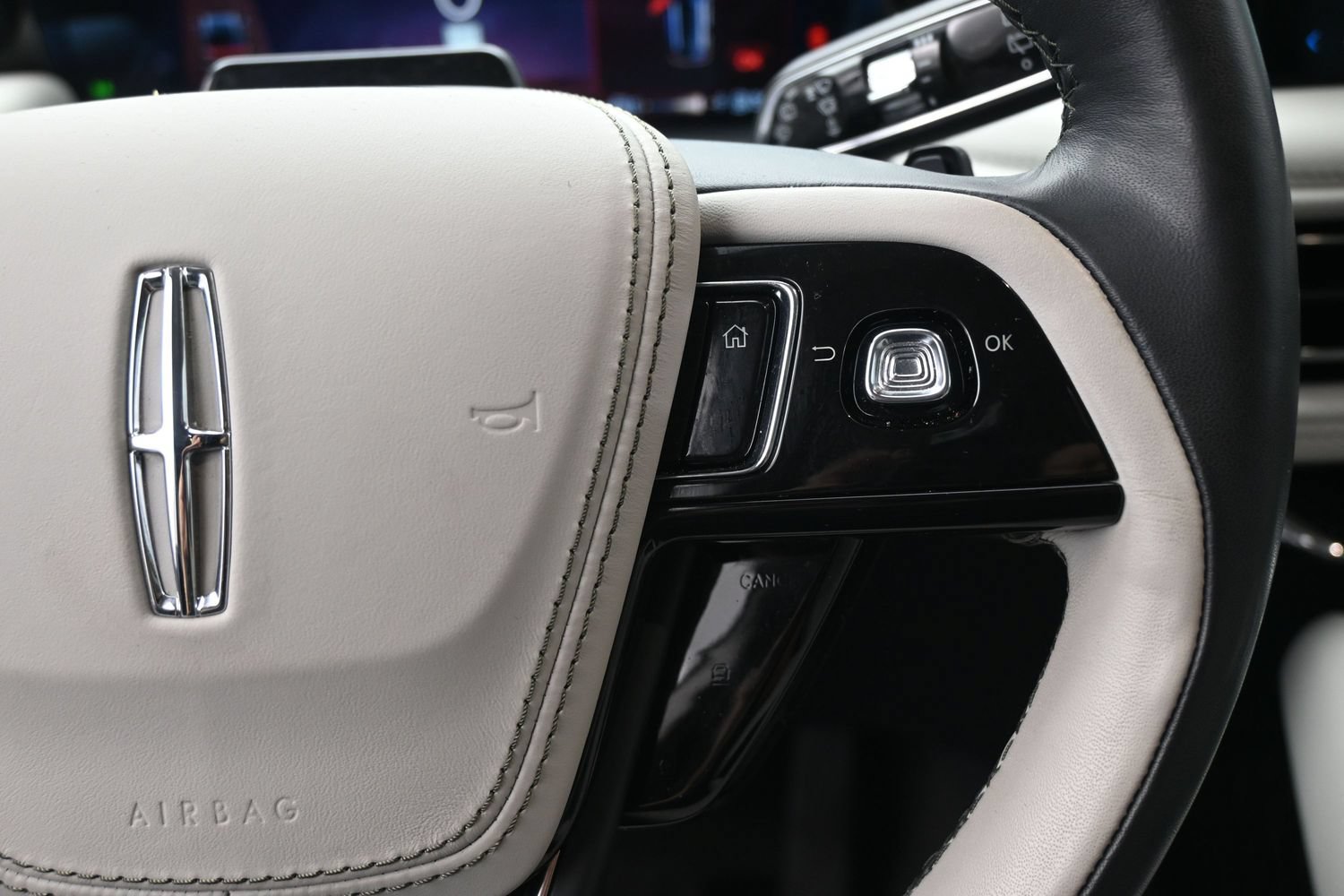 Used 2025 Lincoln Aviator 2WD image 28