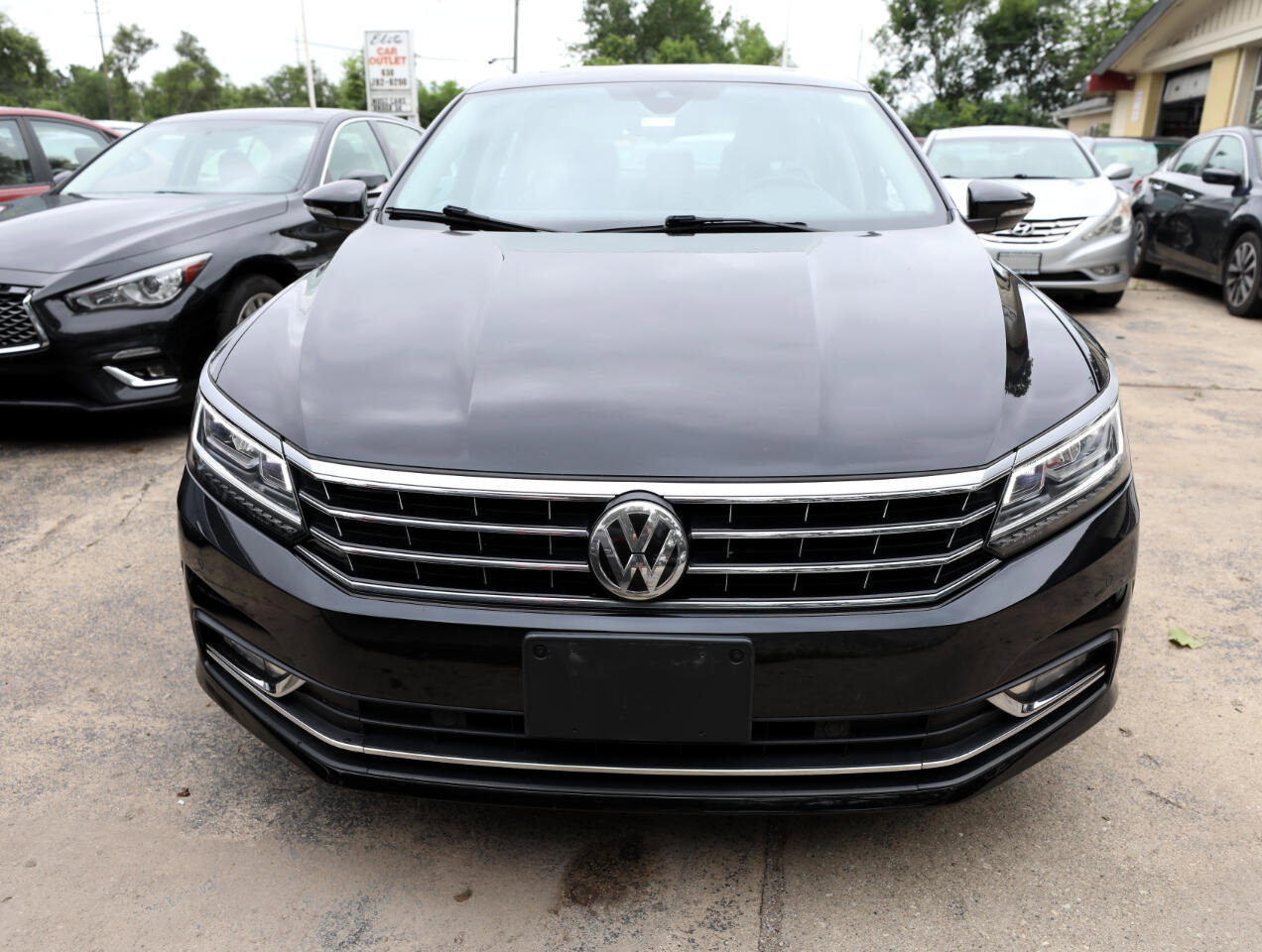 Used 2017 Volkswagen Passat 1.8T SEL Premium image 3