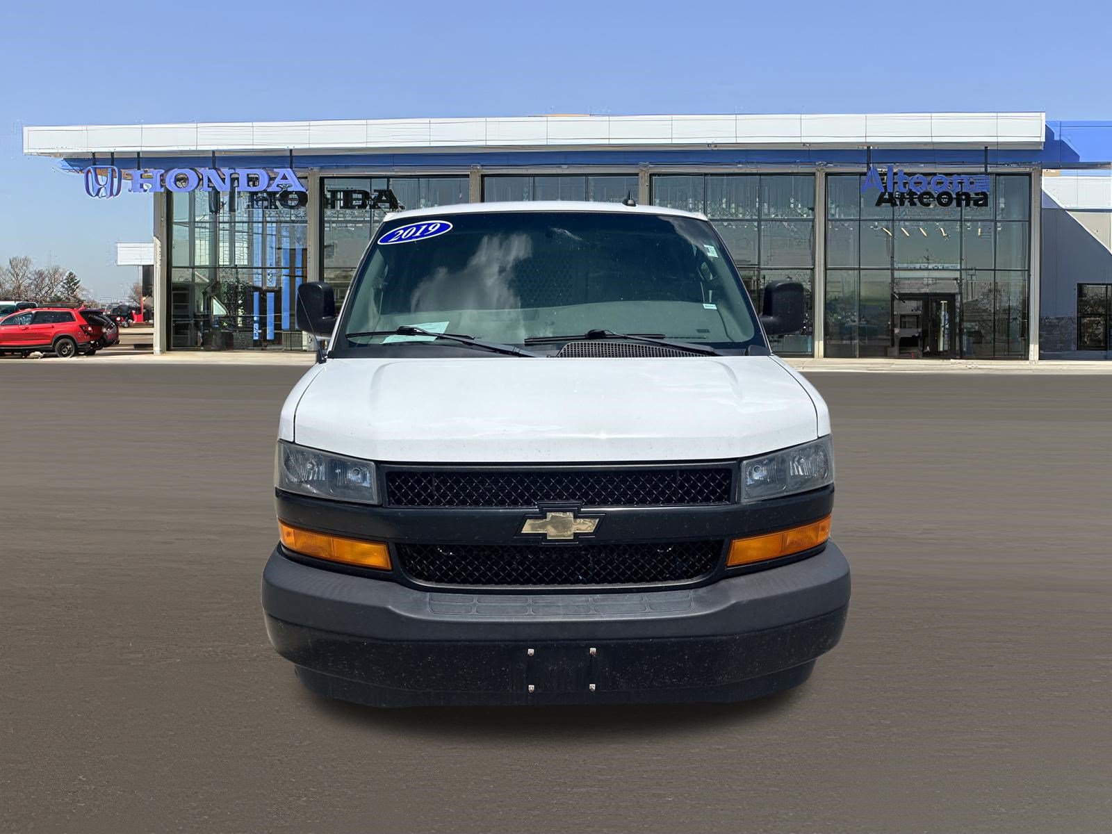 Used 2019 Chevrolet Express 3500 w/ Driver Convenience Package RWD image 7