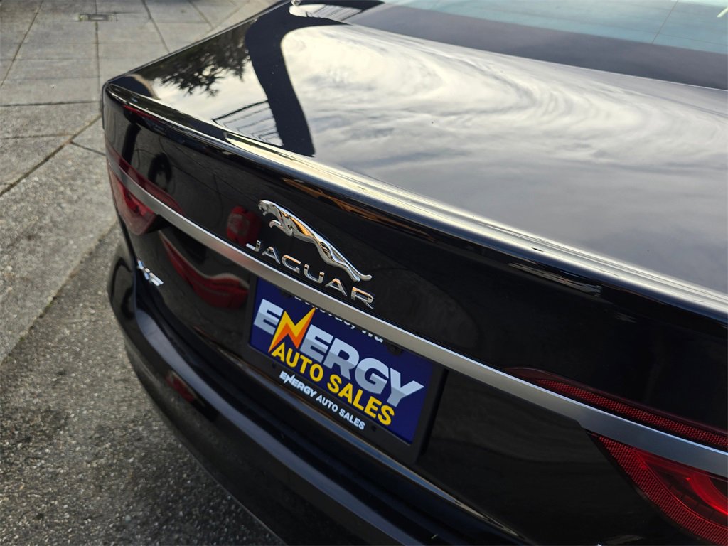 Used 2022 Jaguar XF R-Dynamic SE image 17